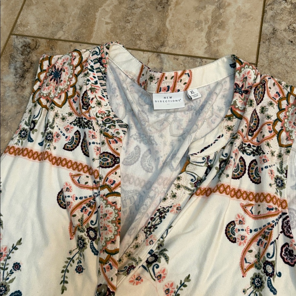 Flowy Button Up Tank - Picture 3 of 5